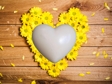 Load image into Gallery viewer, Wax heart freshener for closets and drawers - Romantic & Floral – Elegant Floral Blends for Gifting & Everyday Luxury