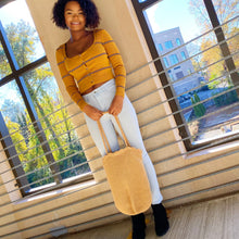 Load image into Gallery viewer, Knitted Scalloped Edge Tote