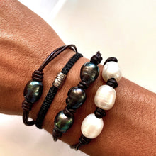 Load image into Gallery viewer, Freshwater Baroque Black Pearl Bracelet