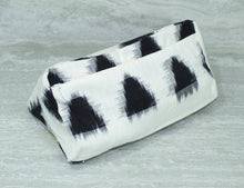Load image into Gallery viewer, Dylan Carry All Toiletry Bag