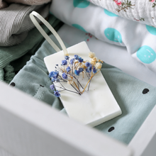 Load image into Gallery viewer, Botanical Wax Sachet | Cozy &amp; Warm | Vanilla Amber Spice
