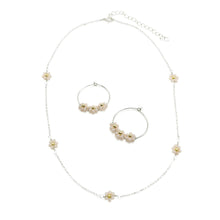 Load image into Gallery viewer, Daisy silver earrings
