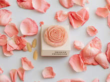 Load image into Gallery viewer, Botanical Wax sachet - Romantic &amp; Floral – Elegant Floral Blends for Gifting &amp; Everyday Luxury
