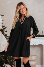 Load image into Gallery viewer, Black Contrast Trim V Neck Bracelet Sleeve Shift Mini Dress
