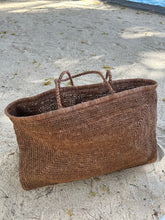 Load image into Gallery viewer, Clipa (XXL) Raffia Beach Tote Bag
