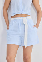 Load image into Gallery viewer, Regular Fit Shorts in Stripes

