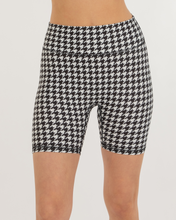 Load image into Gallery viewer, Hybrid Fleece Biker Shorts High Waist 6"
