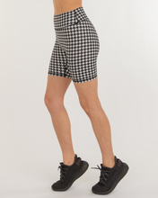 Load image into Gallery viewer, Hybrid Fleece Biker Shorts High Waist 6"
