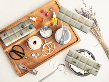 Load image into Gallery viewer, Wax Melts Bar - Romantic &amp; Floral – Elegant Floral Blends for Gifting &amp; Everyday Luxury scents
