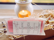Load image into Gallery viewer, Wax Melts Bar - Cozy &amp; Comforting  – Warm, Inviting Scents for Relaxation &amp; Seasonal Gifting

