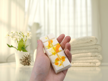 Load image into Gallery viewer, Wax Melts Bar - Romantic &amp; Floral – Elegant Floral Blends for Gifting &amp; Everyday Luxury scents
