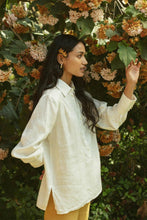 Load image into Gallery viewer, Summer Shirt in Off-white
