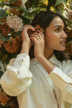 Load image into Gallery viewer, Summer Shirt in Off-white
