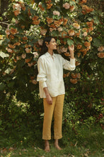 Load image into Gallery viewer, Summer Shirt in Off-white
