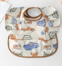 Load image into Gallery viewer, Baby Meal Pocket Waterproof Bib with Angel Wing Design
