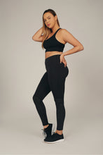 Load image into Gallery viewer, the dash side pocket legging
