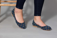 Load image into Gallery viewer, Yasmin Flat - Sapphire Blue

