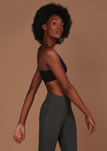 Load image into Gallery viewer, the traverse bra
